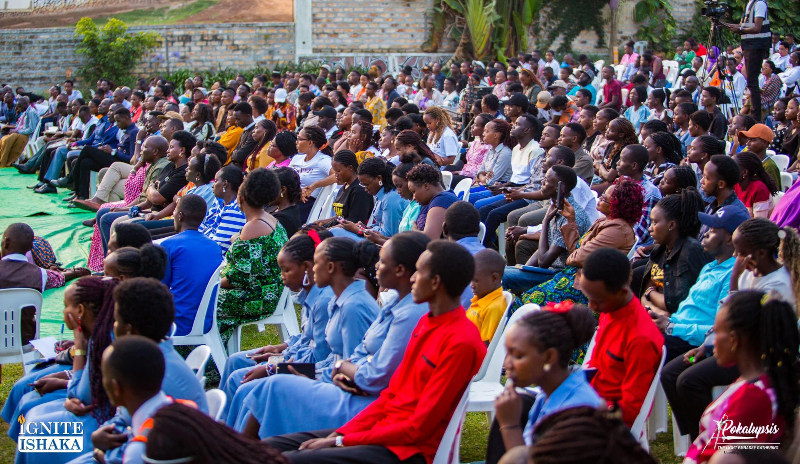 Apokalupsis congregation in worship